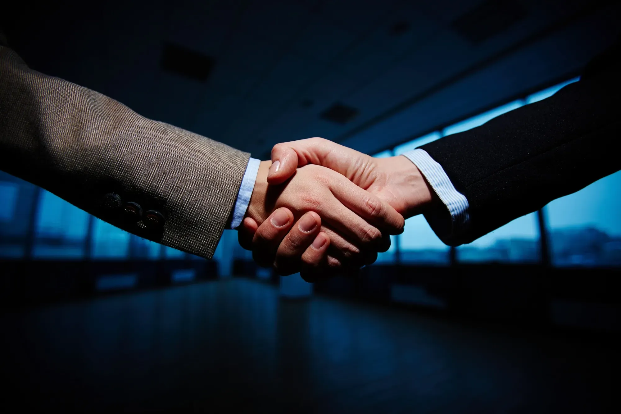 Como evitar problemas jurídicos em parcerias comerciais