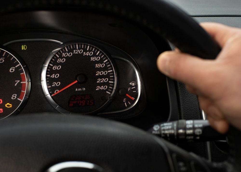 Como identificar adulteração de quilometragem em carros usados